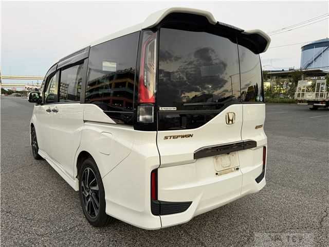 2017 Honda Step WGN