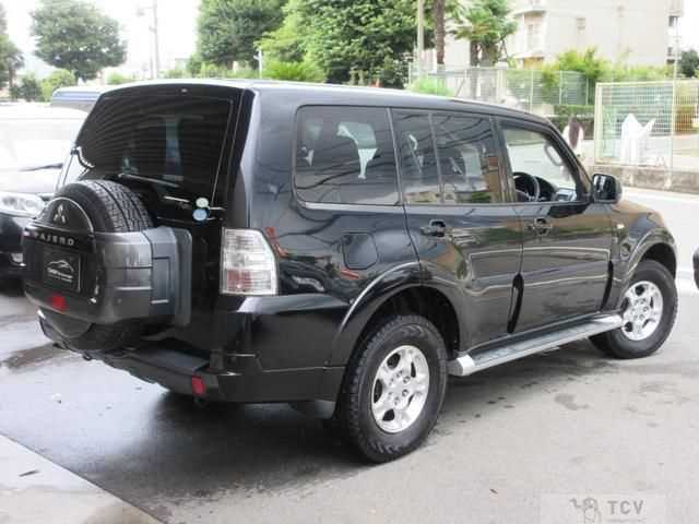 2010 Mitsubishi Pajero