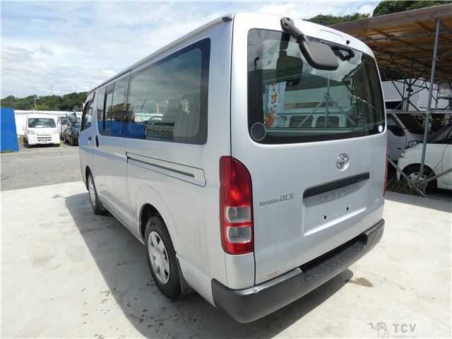 2004 Toyota Hiace Van