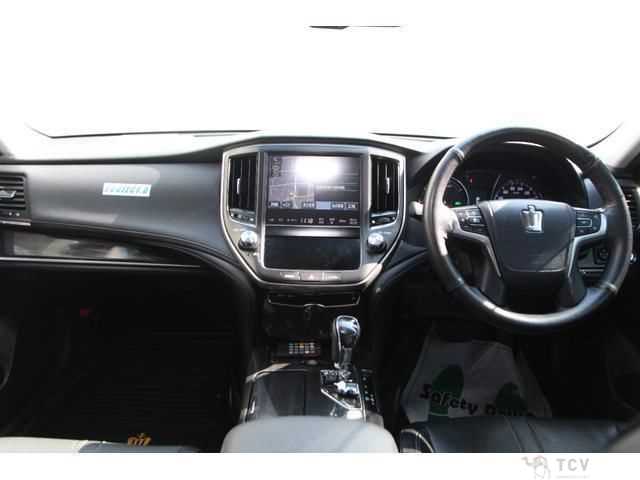 2013 Toyota Crown Hybrid
