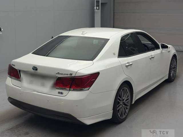 2014 Toyota Crown Hybrid