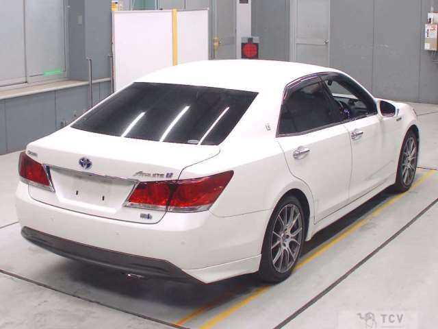 2013 Toyota Crown Hybrid