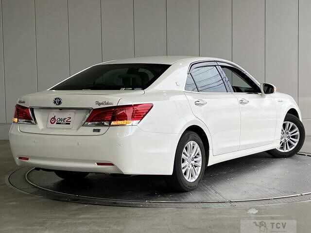 2013 Toyota Crown Hybrid