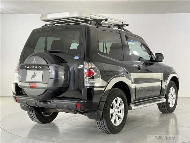 2017 Mitsubishi Pajero