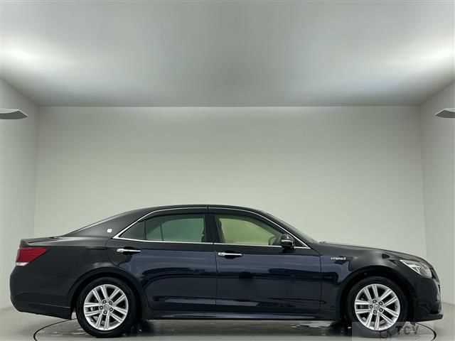 2013 Toyota Crown Hybrid