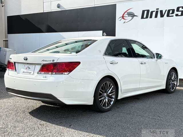 2013 Toyota Crown Hybrid