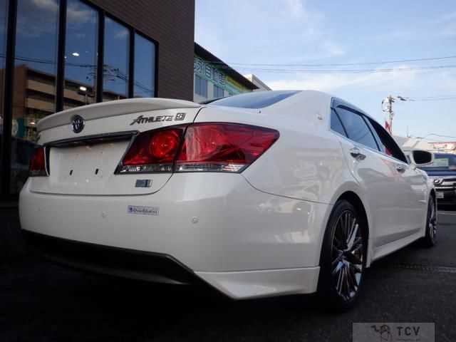 2013 Toyota Crown Hybrid