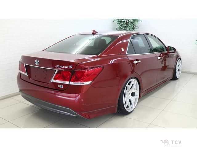 2013 Toyota Crown Hybrid