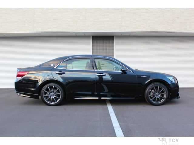 2013 Toyota Crown Hybrid