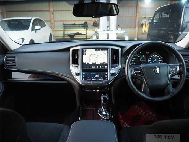 2016 Toyota Crown Hybrid