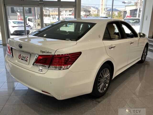 2016 Toyota Crown Hybrid
