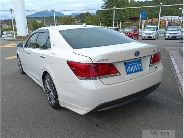 2013 Toyota Crown Hybrid