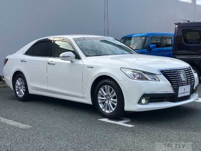 2014 Toyota Crown Hybrid