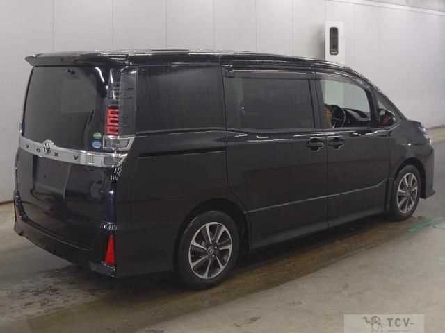 2017 Toyota Voxy