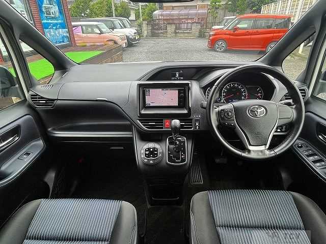 2016 Toyota Voxy