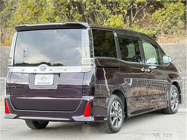 2017 Toyota Voxy