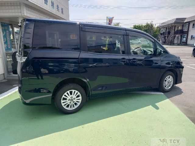 2016 Toyota Voxy