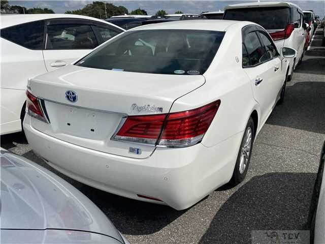 2017 Toyota Crown Hybrid