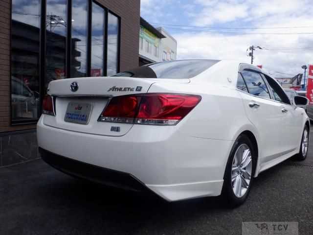 2013 Toyota Crown Hybrid