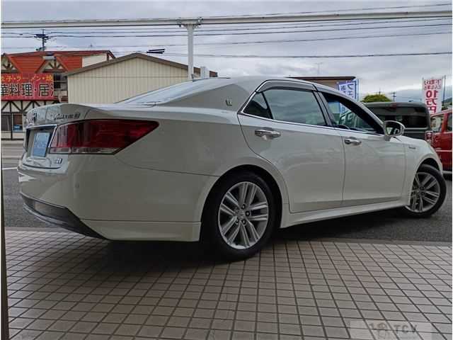 2015 Toyota Crown Hybrid