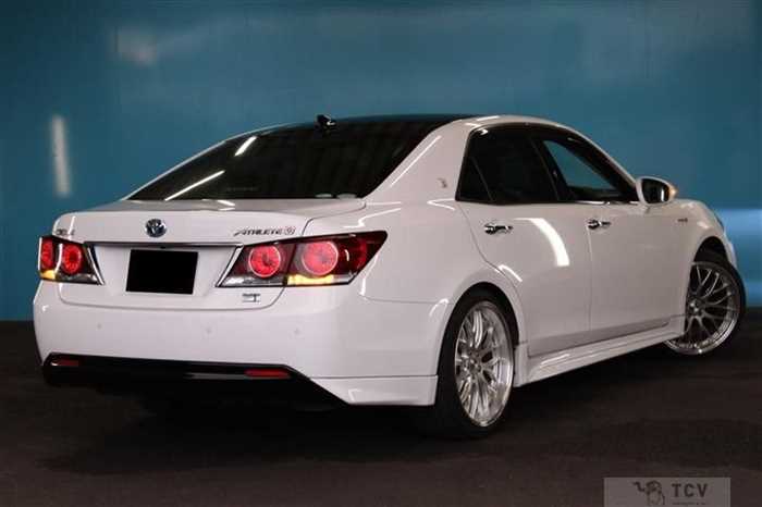 2016 Toyota Crown Hybrid