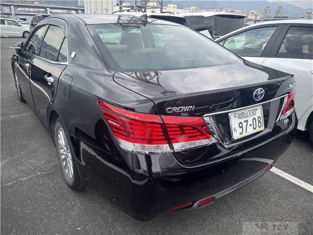 2016 Toyota Crown Hybrid
