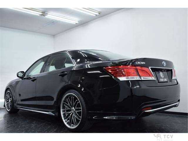 2017 Toyota Crown Hybrid