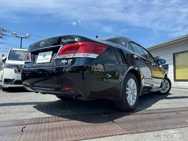 2013 Toyota Crown Hybrid