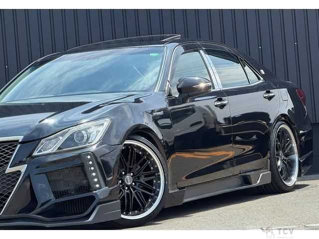 2013 Toyota Crown Hybrid