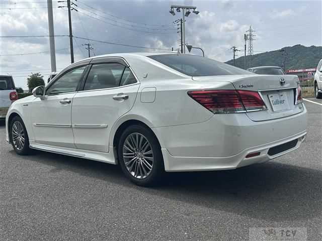 2013 Toyota Crown Hybrid