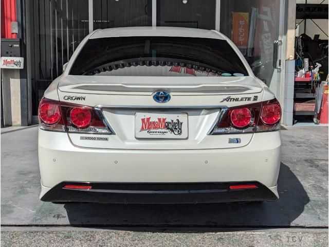 2016 Toyota Crown Hybrid