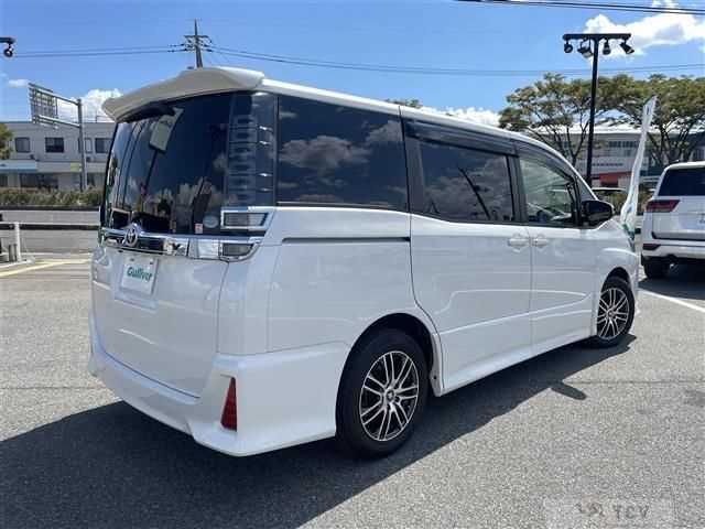 2017 Toyota Voxy