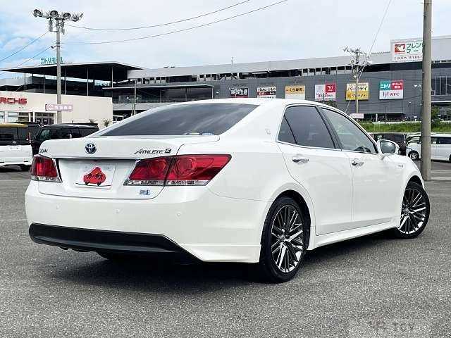 2014 Toyota Crown Hybrid