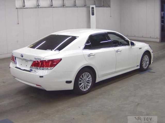 2016 Toyota Crown Hybrid