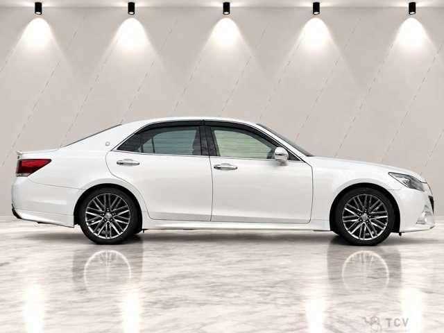 2013 Toyota Crown