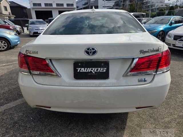 2013 Toyota Crown Hybrid