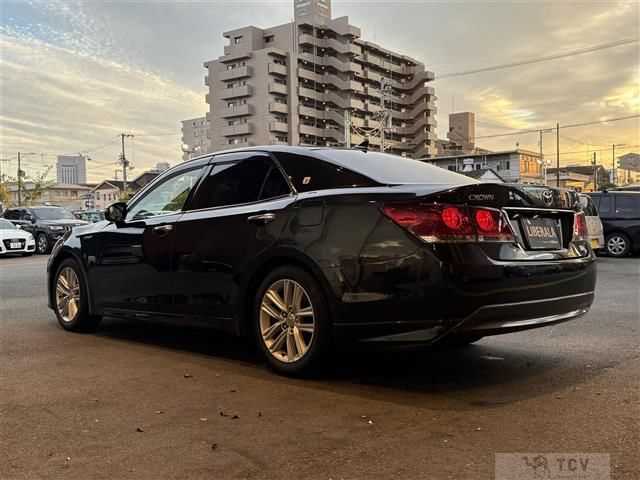 2013 Toyota Crown Hybrid