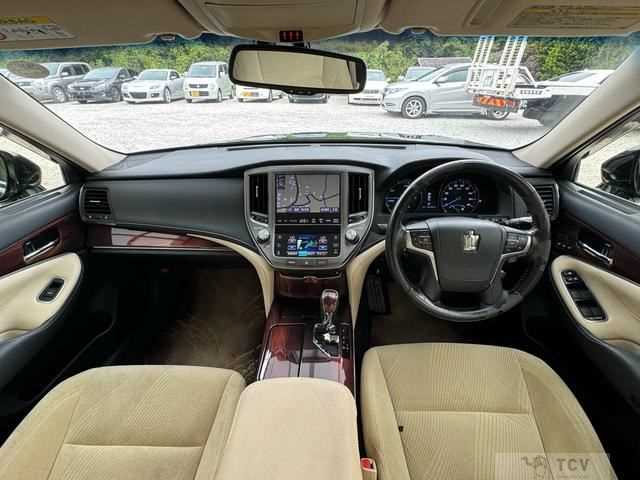 2013 Toyota Crown Hybrid