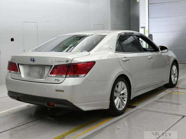 2013 Toyota Crown Hybrid