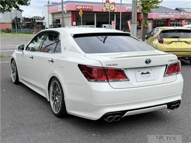 2013 Toyota Crown Hybrid