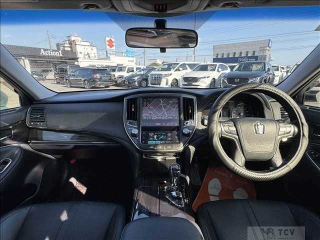 2013 Toyota Crown Hybrid