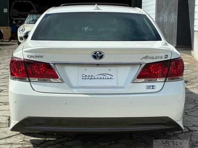 2013 Toyota Crown Hybrid
