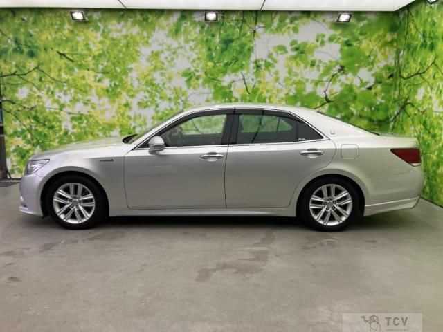 2013 Toyota Crown Hybrid