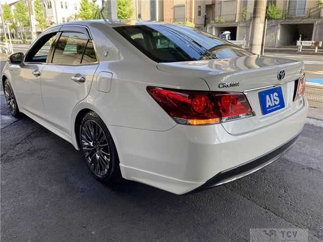 2013 Toyota Crown Hybrid