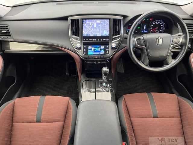 2013 Toyota Crown Hybrid
