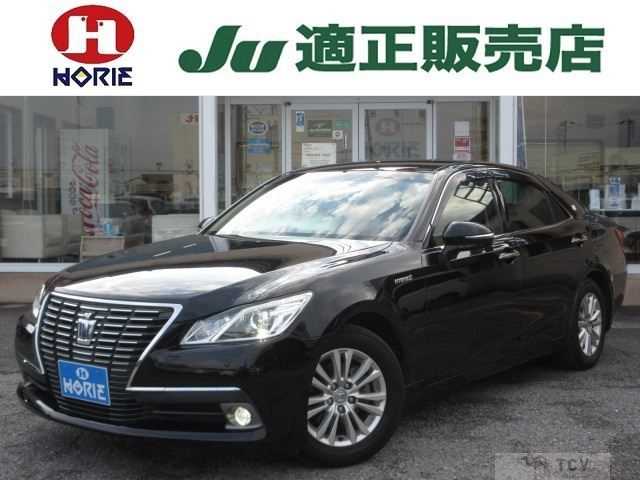 2014 Toyota Crown Hybrid