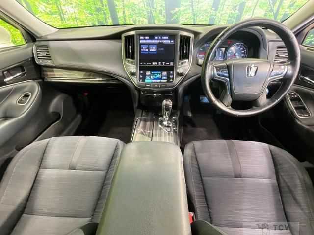 2014 Toyota Crown Hybrid