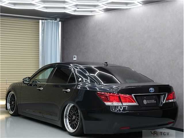 2014 Toyota Crown Hybrid
