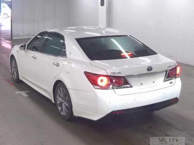 2015 Toyota Crown Hybrid