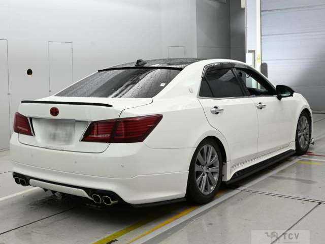 2015 Toyota Crown Hybrid